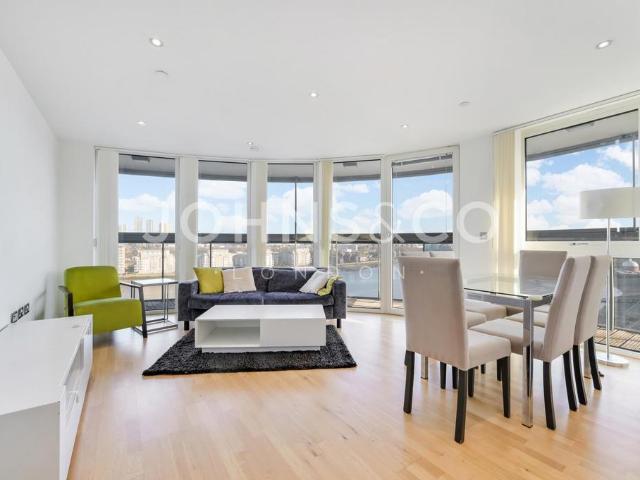 Flat for sale in Greenwich Town Centre, Greater London