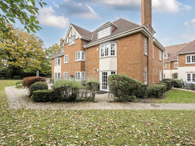 Flat for sale in Temple Park, Binfield