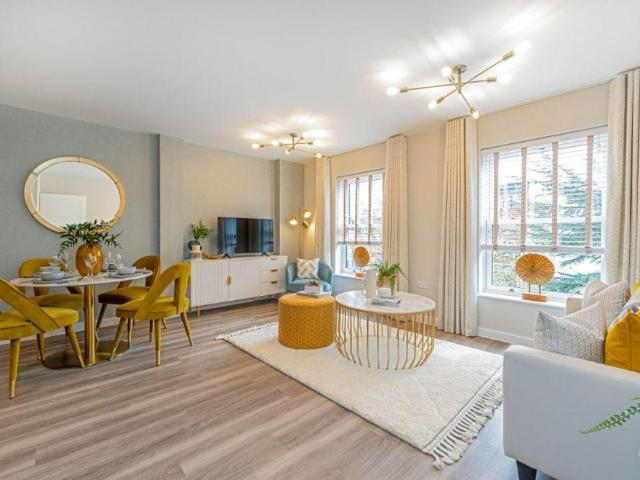 Flat for sale in Fole, Surrey