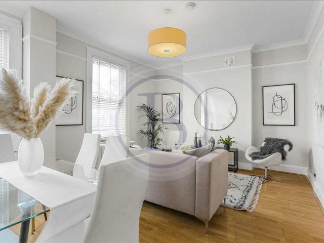Flat for sale in Holloway, Greater London