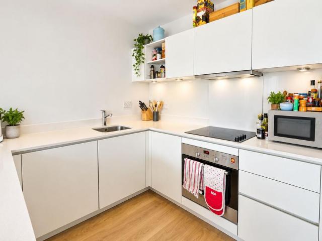 Flat for sale in Bromley-by-Bow, Greater London