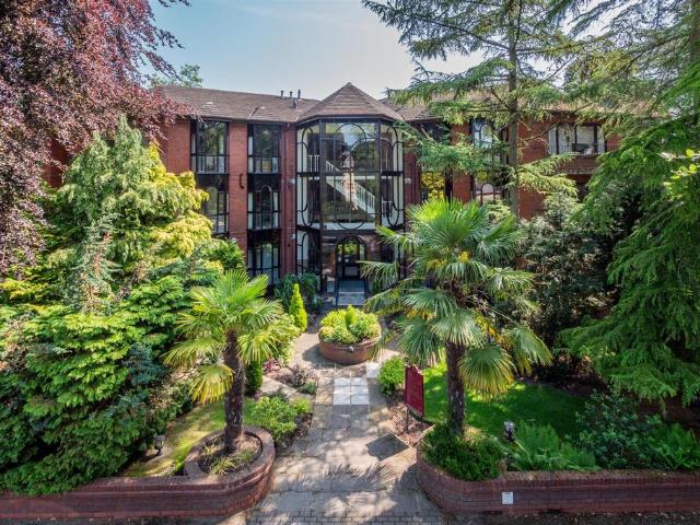 Flat for sale in Trafford Park, Greater Manchester