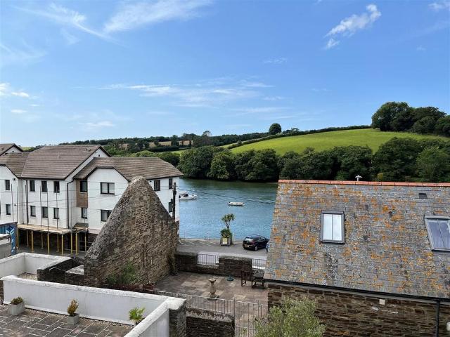 Flat for sale in Strode, Devon
