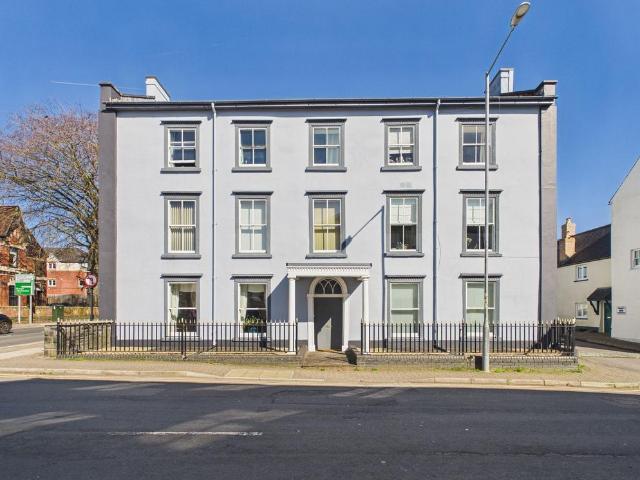 Flat for sale in Abergavenny
