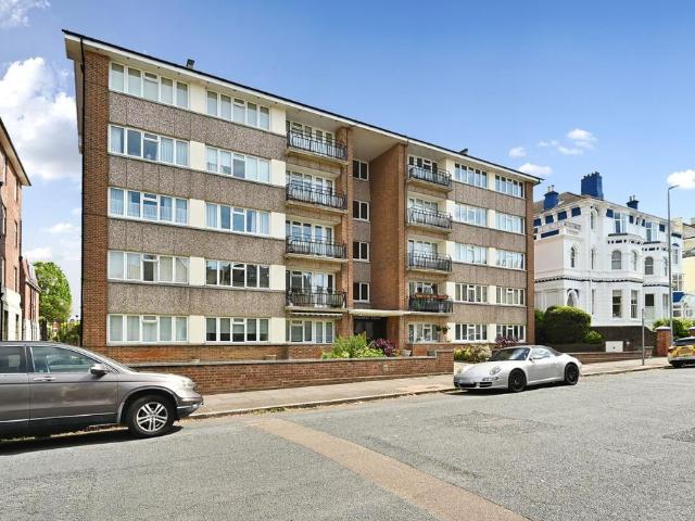 Flat for sale in Eastbourne, East Sussex