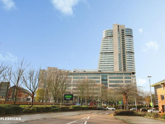 Flat for sale in Camp Field, Leeds
