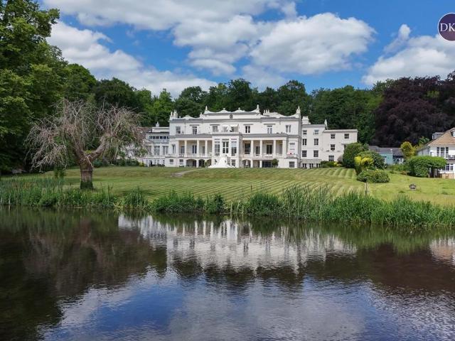 Flat for sale in Batchworth, Hertfordshire