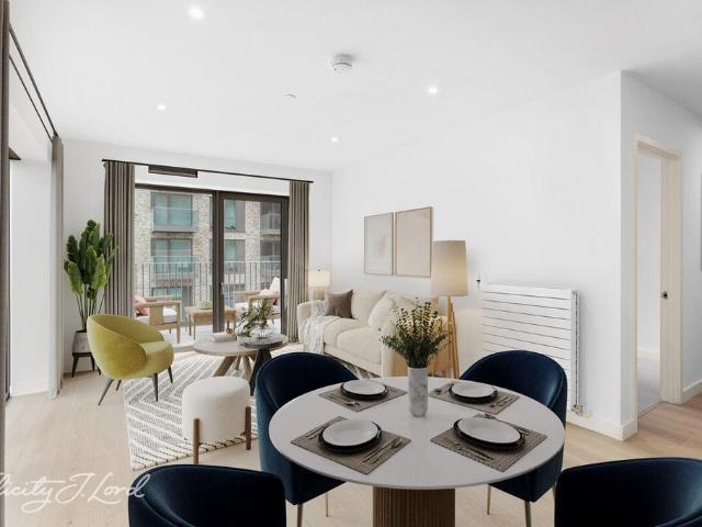 Flat for sale in Silvertown, Greater London