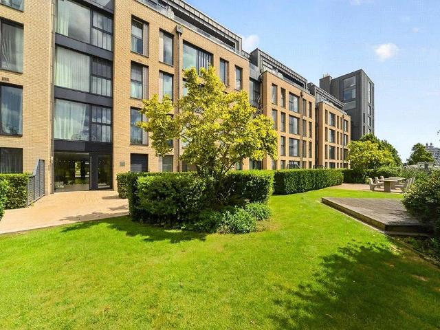 Flat for sale in Fulham Riverside, Greater London