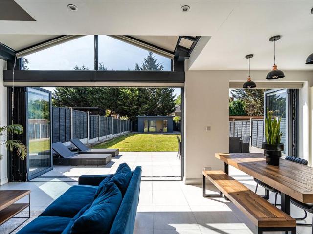 Flat for sale in Streatham Hill, Greater London