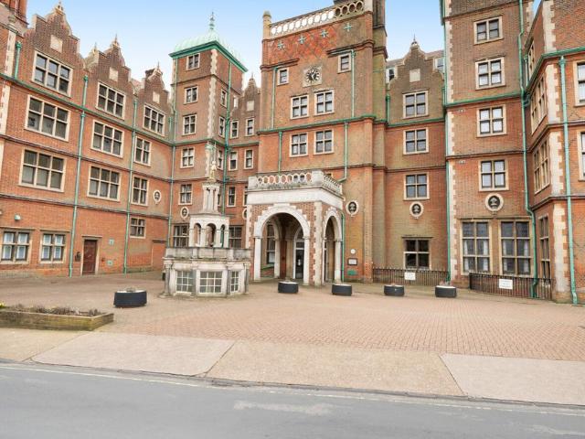Flat for sale in Walton, Eastbridge