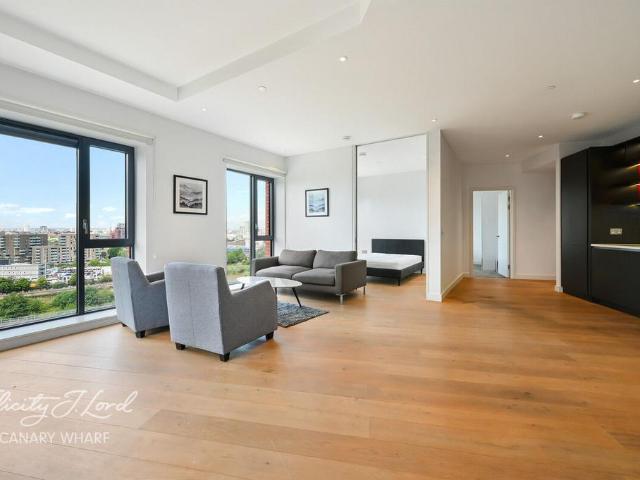 Flat for sale in London City Island, Blackwall