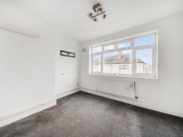 Flat for sale in London Borough of Merton, Mitcham