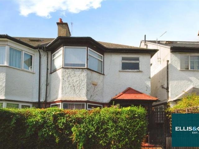 Flat for sale in Temple Fortune, Greater London