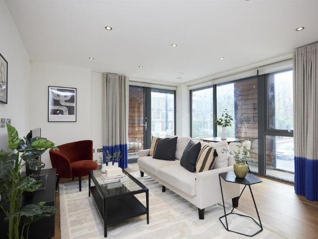 Flat for sale in Peckham, Greater London