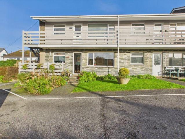 Flat for sale in Penbeagle, Cornwall