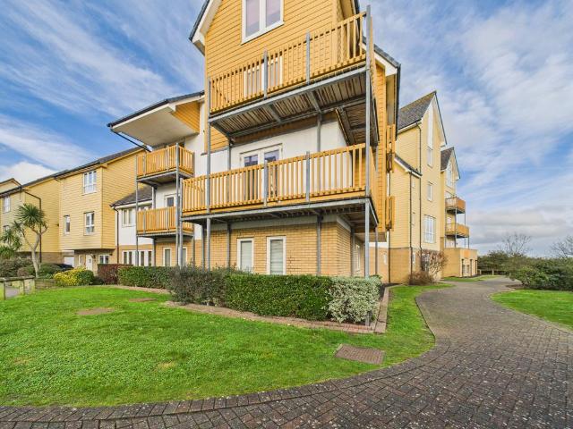 Flat for sale in St. Marys Island, Gillingham