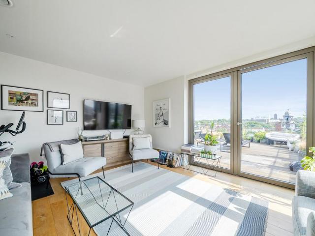 Flat for sale in Camberwell, Greater London