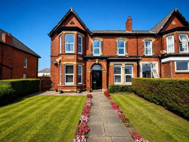 Flat for sale in Meols Cop, Southport
