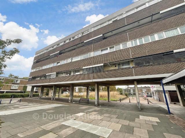Flat for sale in Lee Chapel, Basildon