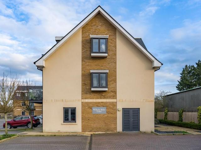 Flat for sale in Epping, Essex