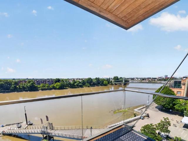 Flat for sale in Hammersmith, Greater London