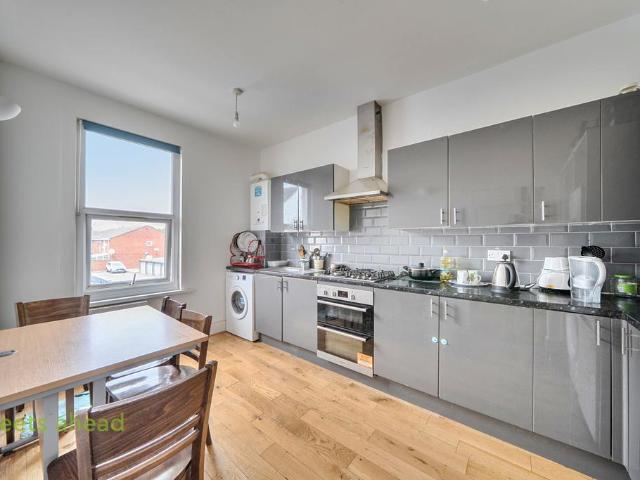 Flat for sale in London Borough of Croydon, Selhurst