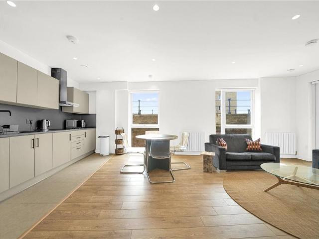 Flat for sale in Ratcliffe, Limehouse