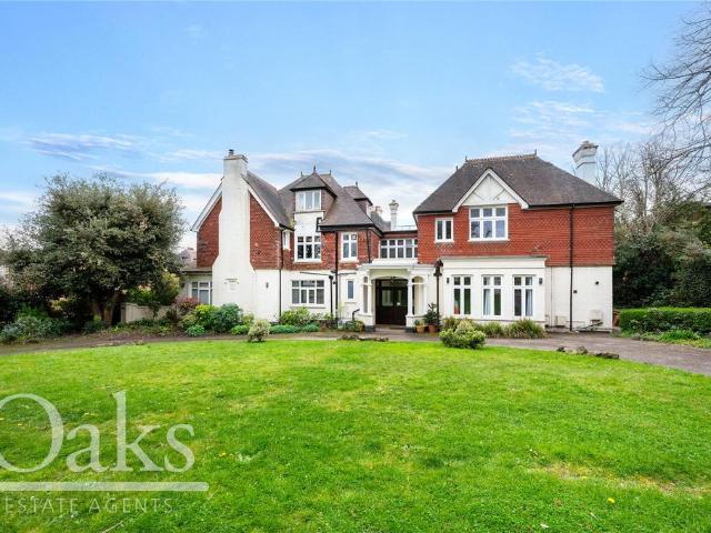 Flat for sale in West Norwood, Greater London