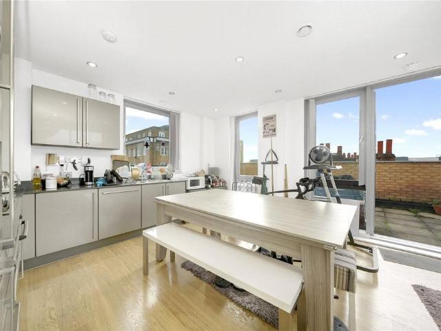 Flat for sale in Ratcliffe, Limehouse