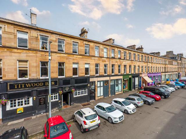 Flat for sale in Strathbungo, Scotland