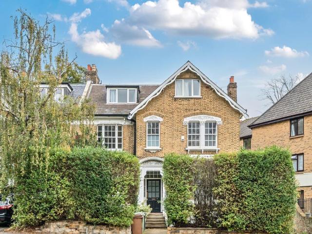 Flat for sale in London Borough of Lewisham, Deptford