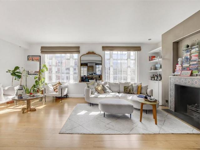 Flat for sale in Kensington, Greater London