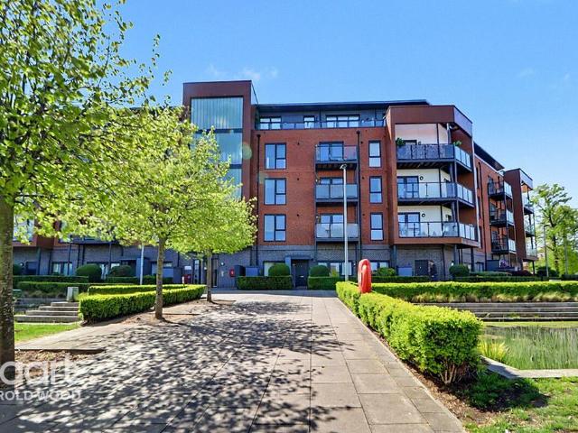 Flat for sale in Harold Wood, Greater London