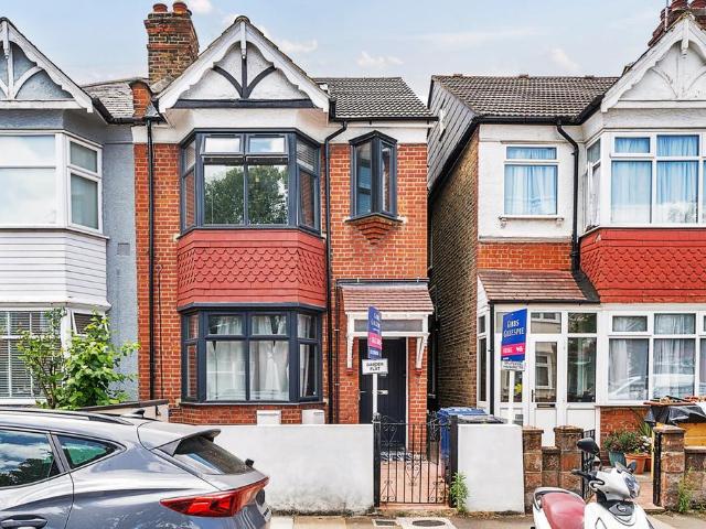 Flat for sale in London Borough of Ealing, Hanwell