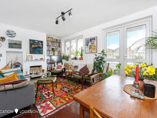 Flat for sale in Islington, Greater London