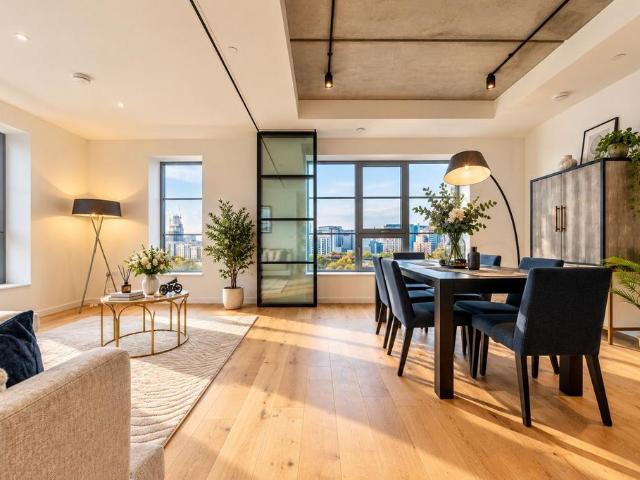 Flat for sale in Goodluck Hope, Greater London