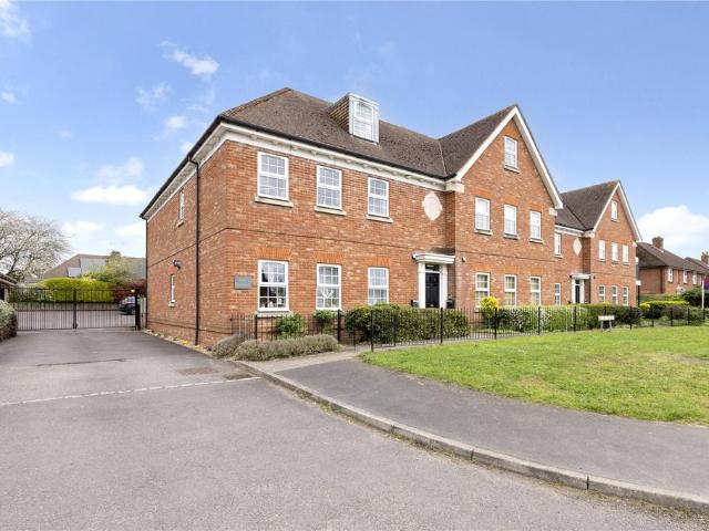 Flat for sale in Lunnon, Buckinghamshire