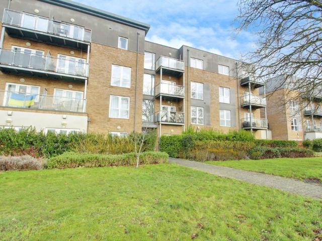 Flat for sale in West Drayton, Greater London