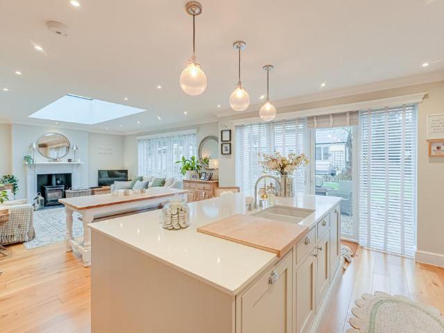 Flat for sale in Alton Barnes, Essex