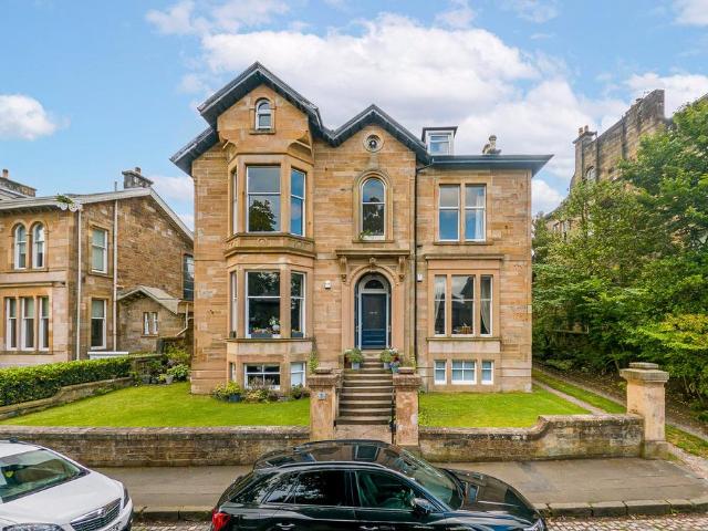 Flat for sale in Dowanhill, Scotland