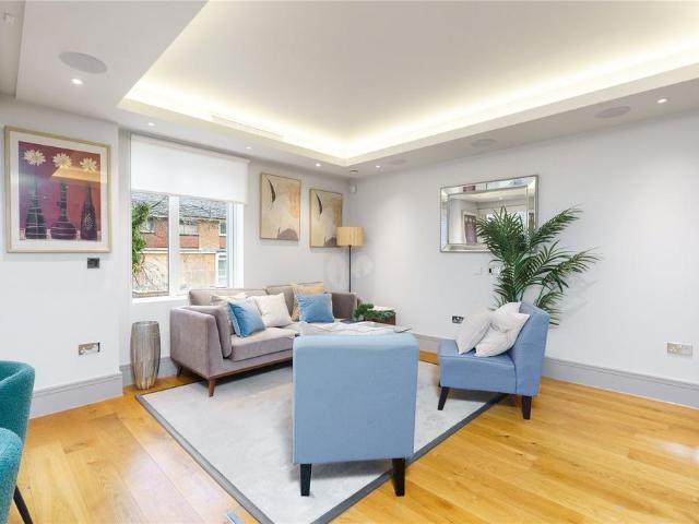 Flat for sale in St. John's Wood, Greater London