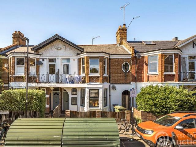 Flat for sale in Streatham Hill, Greater London