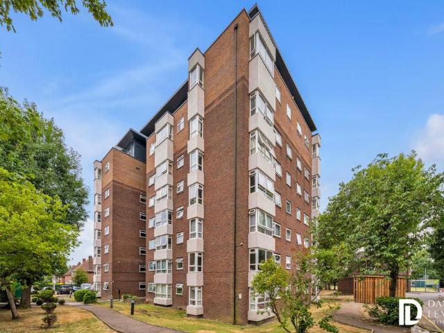 Flat for sale in Hendon, Greater London
