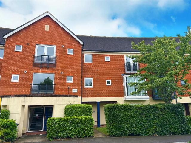 Flat for sale in Slough