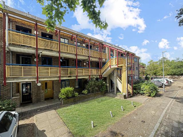 Flat for sale in Arbury, Cambridgeshire