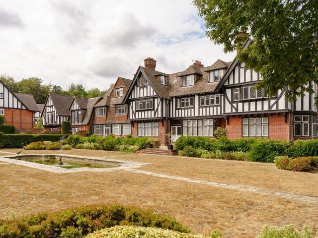 Flat for sale in Red Hill, Surrey