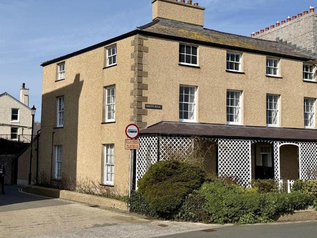 Flat for sale in Beaumaris
