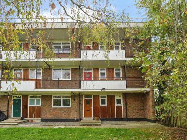Flat for sale in London Borough of Lambeth, Greater London