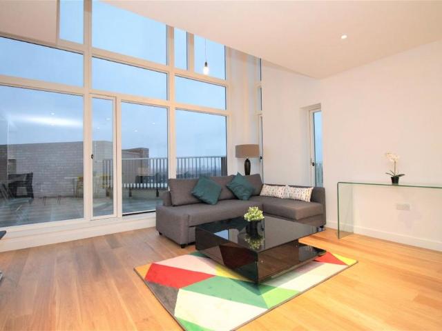Flat for sale in Silvertown, Greater London